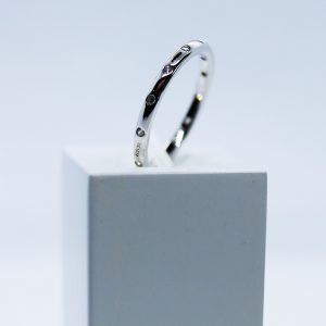 Anillo plata puntos
